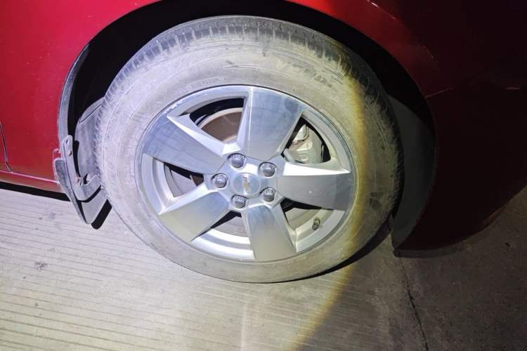 Used Chevrolet Malibu 2012 2.0L Automatic Comfort Edition Right Front Wheel Hub