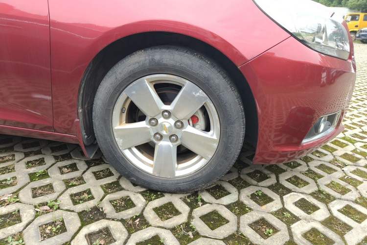 Used Chevrolet Malibu 2012 2.0L Automatic Luxury Edition Right Front Wheel Hub