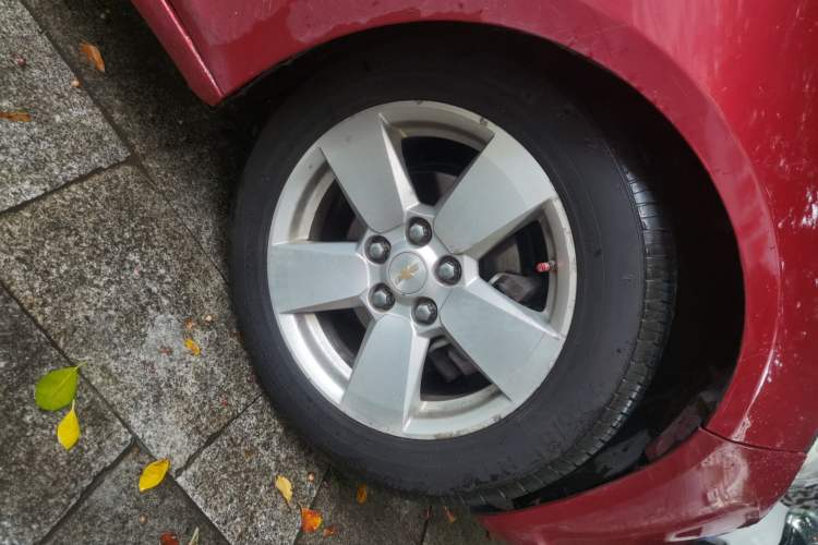 Used Chevrolet Malibu 2012 2.0L Automatic Comfort Edition Right Front Wheel Hub