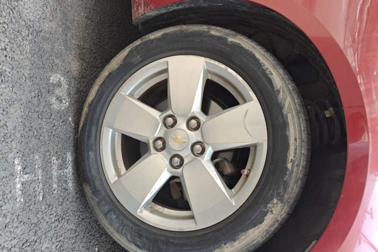 Used Chevrolet Malibu 2012 2.0L Automatic Luxury Edition Right Front Wheel Hub