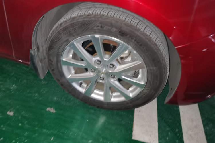 Used Chevrolet Malibu 2012 2.0L Automatic Luxury Edition Right Front Wheel Hub