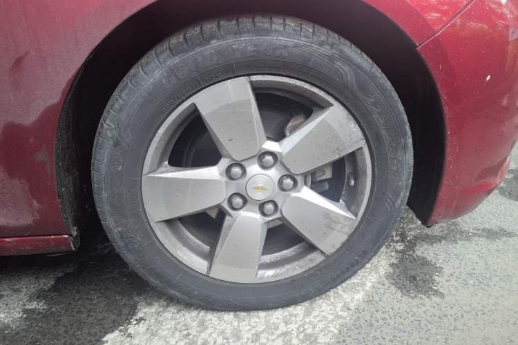 Used Chevrolet Malibu 2012 2.4L Automatic Luxury Edition Right Front Wheel Hub