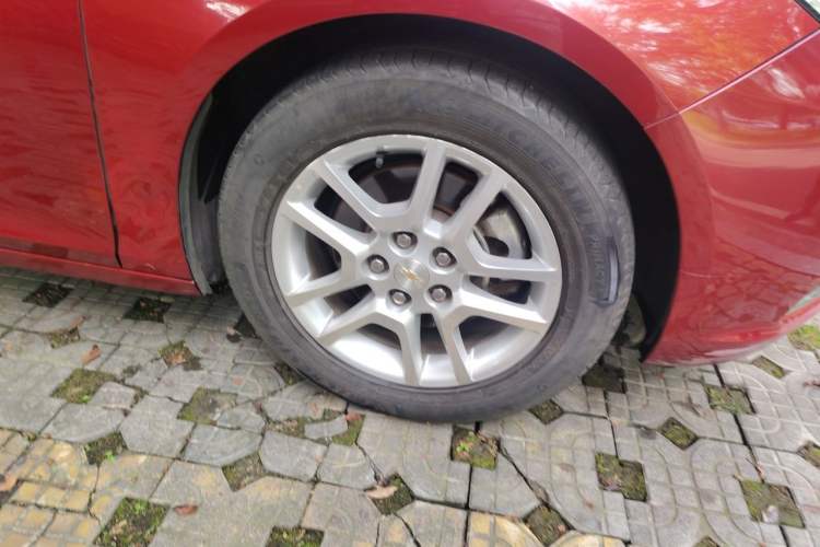 Used Chevrolet Malibu 2012 1.6T Automatic Luxury Edition Right Front Wheel Hub