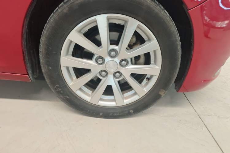 Used Chevrolet Malibu 2012 2.0L Automatic Comfort Edition Right Front Wheel Hub