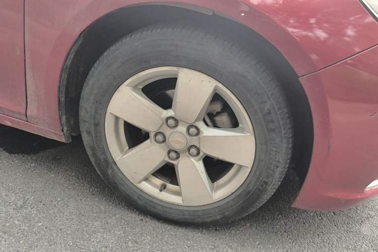 Used Chevrolet Malibu 2012 2.0L Automatic Comfort Edition Right Front Wheel Hub