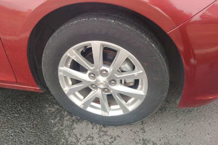 Used Chevrolet Malibu 2012 2.0L Automatic Luxury Edition Right Front Wheel Hub