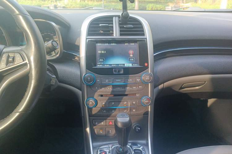 Used Chevrolet Malibu 2012 2.4L Automatic Luxury Edition Audio And AC Panel