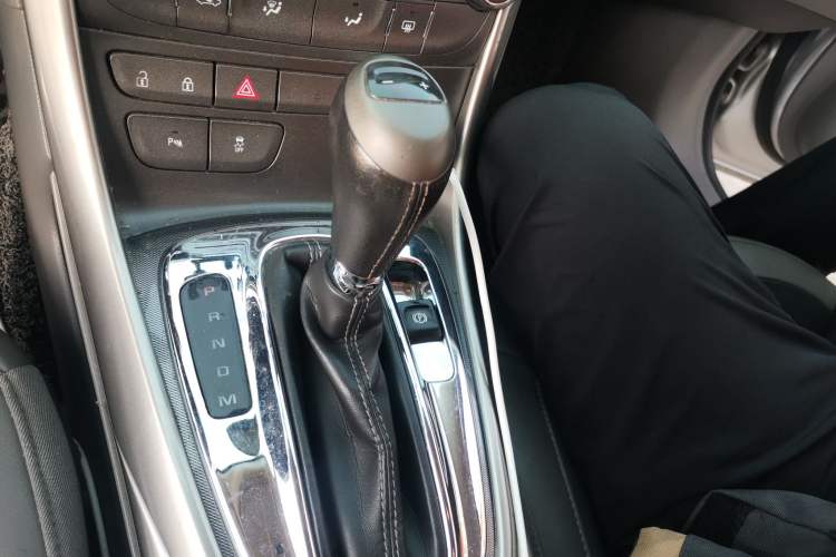 Used Chevrolet Malibu 2012 2.4L Automatic Luxury Edition Gear Lever