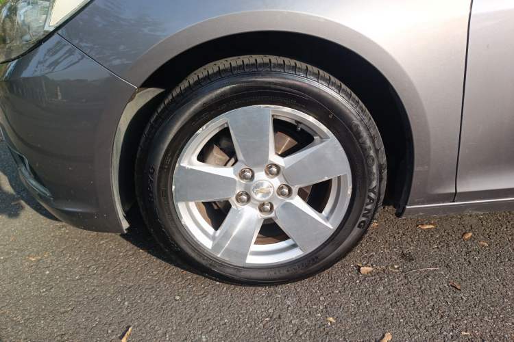 Used Chevrolet Malibu 2012 2.4L Automatic Luxury Edition Left Front Wheel Hub