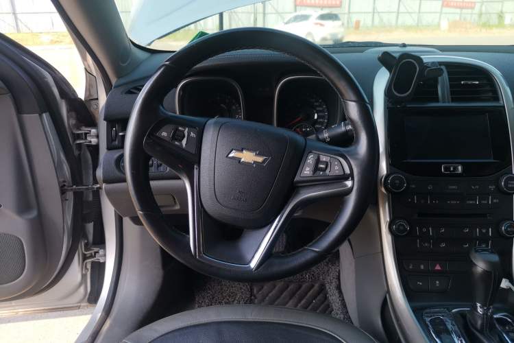 Used Chevrolet Malibu 2012 2.4L Automatic Luxury Edition Steering Wheel