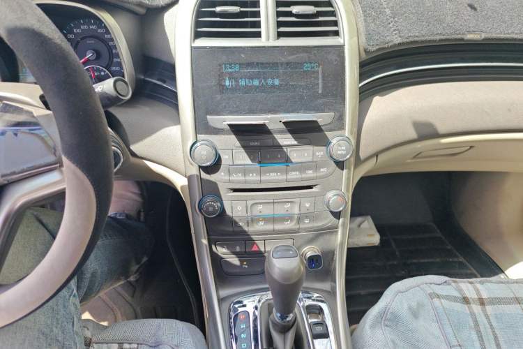 Used Chevrolet Malibu 2012 2.0L Automatic Comfort Edition Audio And AC Panel