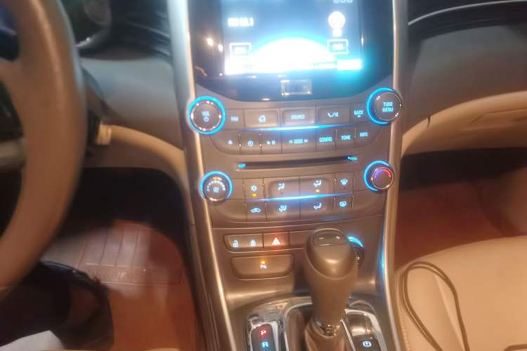Used Chevrolet Malibu 2012 2.0L Automatic Comfort Edition Audio And AC Panel