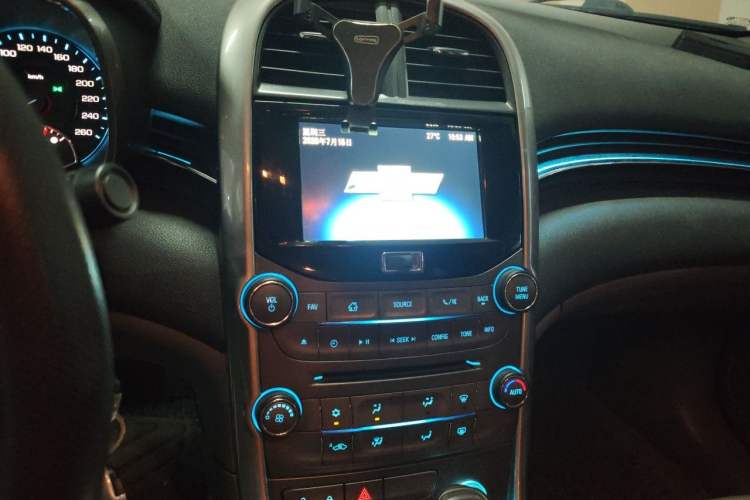 Used Chevrolet Malibu 2012 2.0L Automatic Luxury Edition Audio And AC Panel