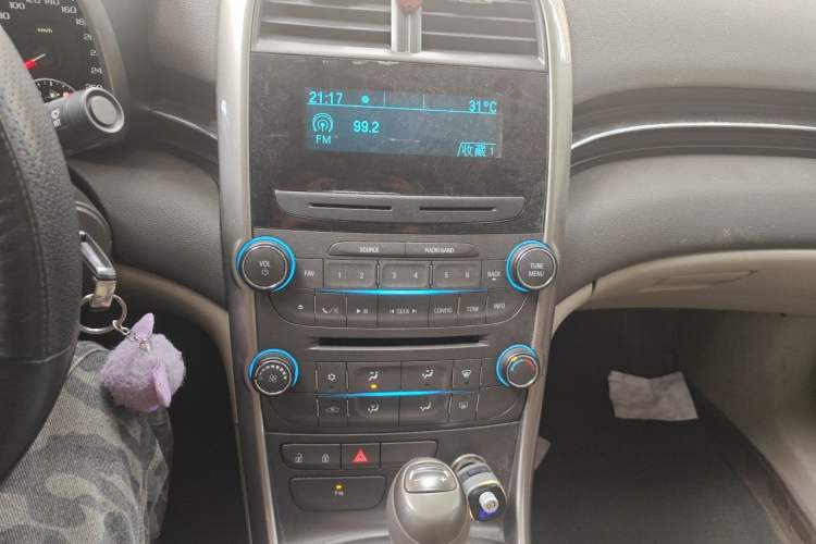 Used Chevrolet Malibu 2012 2.0L Automatic Comfort Edition Audio And AC Panel
