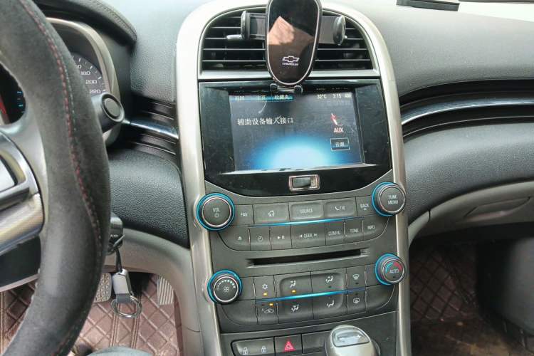 Used Chevrolet Malibu 2012 2.0L Automatic Luxury Edition Audio And AC Panel