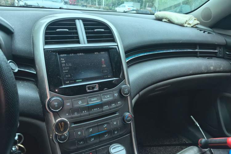 Used Chevrolet Malibu 2012 2.0L Automatic Comfort Edition Audio And AC Panel