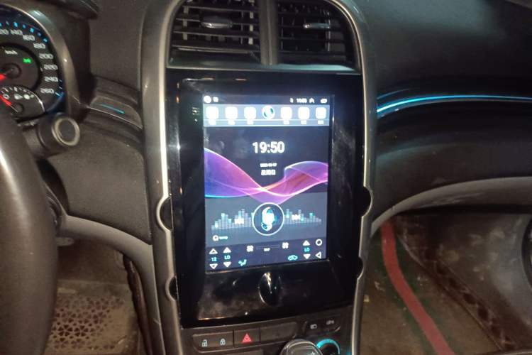 Used Chevrolet Malibu 2012 2.0L Automatic Luxury Edition Audio And AC Panel