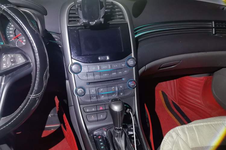 Used Chevrolet Malibu 2012 2.0L Automatic Luxury Edition Audio And AC Panel