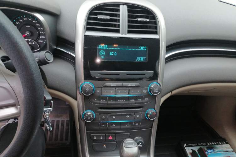 Used Chevrolet Malibu 2012 2.0L Automatic Comfort Edition Audio And AC Panel