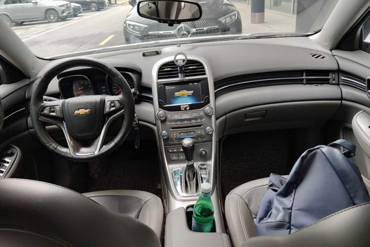 Used Chevrolet Malibu 2012 2.0L Automatic Luxury Edition Center Console