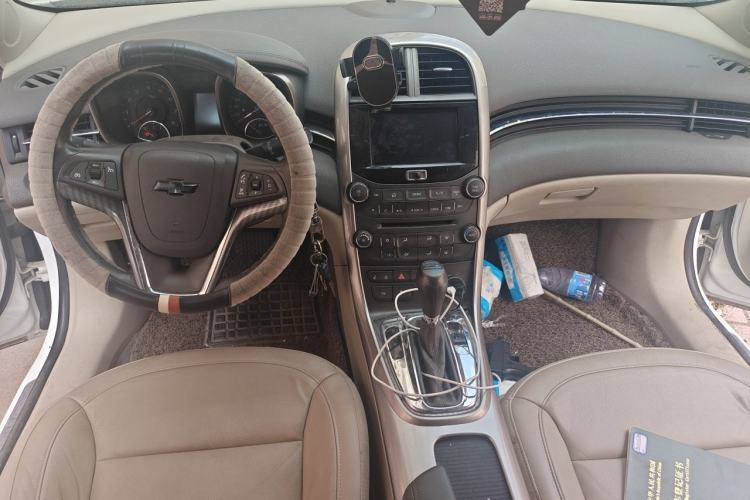 Used Chevrolet Malibu 2012 2.0L Automatic Luxury Edition Center Console