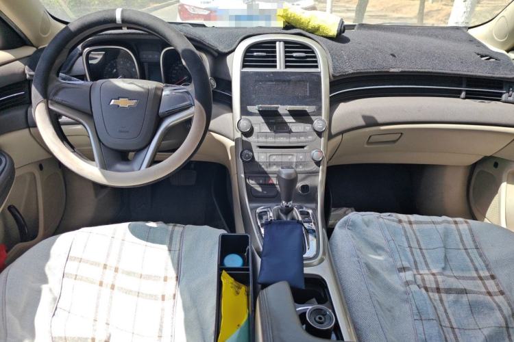 Used Chevrolet Malibu 2012 2.0L Automatic Comfort Edition Center Console