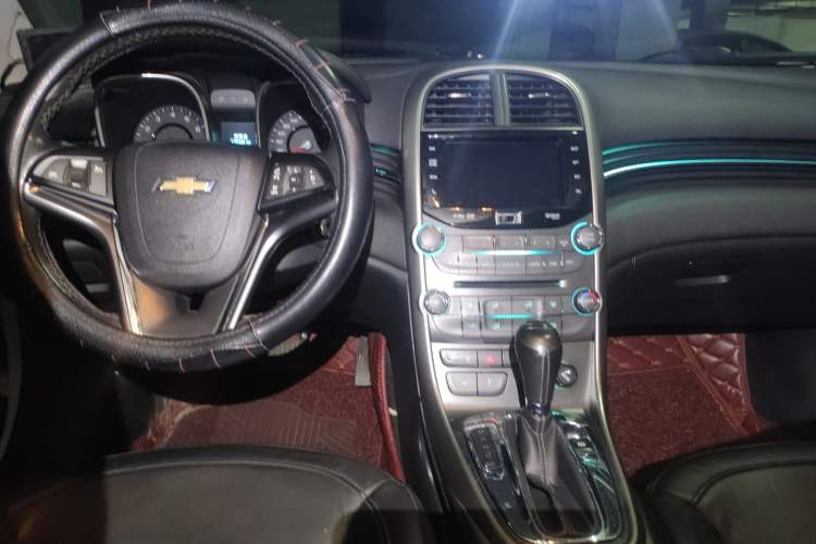 Used Chevrolet Malibu 2012 2.0L Automatic Classic Edition Center Console