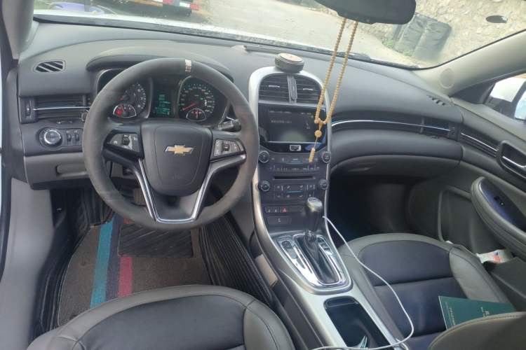 Used Chevrolet Malibu 2012 2.0L Automatic Luxury Edition Center Console
