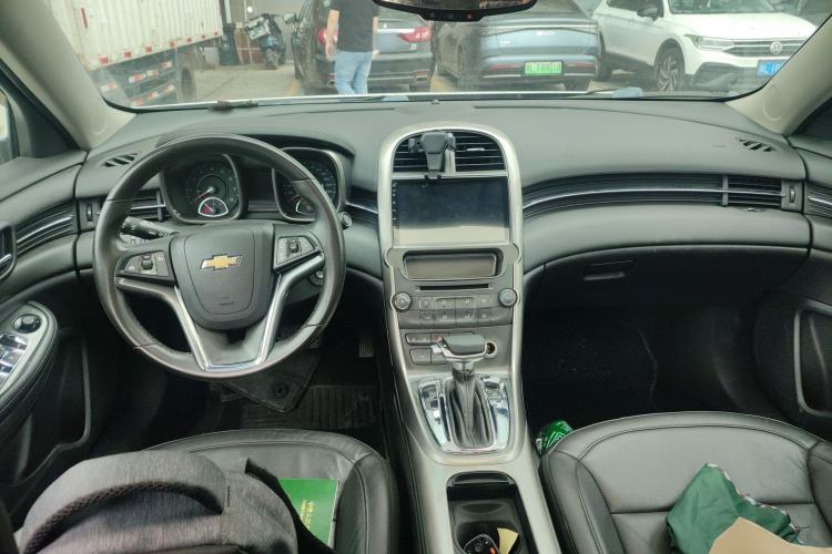 Used Chevrolet Malibu 2012 1.6T Automatic Luxury Edition Center Console