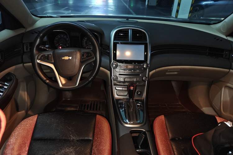 Used Chevrolet Malibu 2012 2.0L Automatic Comfort Edition Center Console