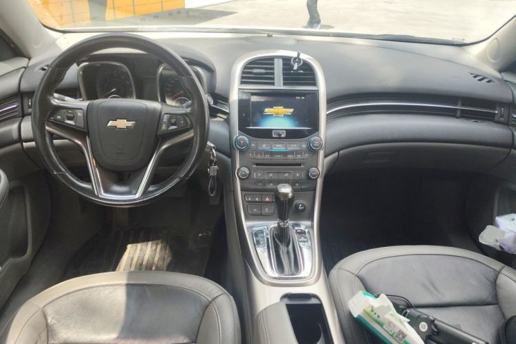 Used Chevrolet Malibu 2012 2.0L Automatic Luxury Edition Center Console