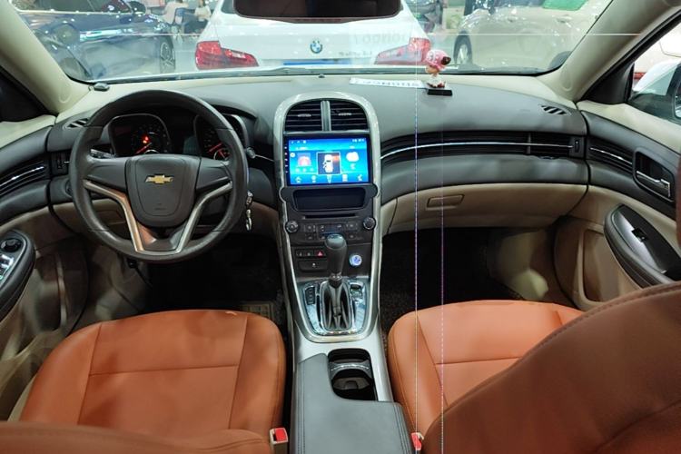 Used Chevrolet Malibu 2012 2.0L Automatic Comfort Edition Center Console