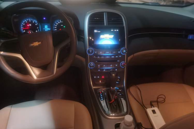 Used Chevrolet Malibu 2012 2.0L Automatic Comfort Edition Center Console