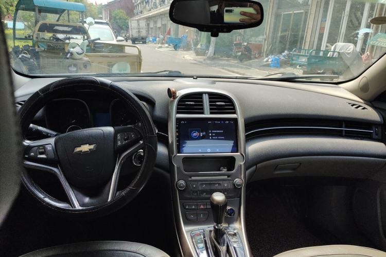 Used Chevrolet Malibu 2012 2.0L Automatic Luxury Edition Center Console