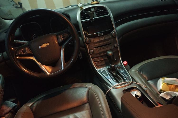 Used Chevrolet Malibu 2012 2.0L Automatic Luxury Edition Center Console