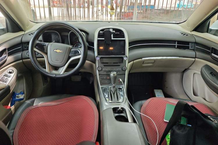Used Chevrolet Malibu 2012 2.0L Automatic Comfort Edition Center Console