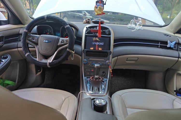 Used Chevrolet Malibu 2012 2.0L Automatic Luxury Edition Center Console