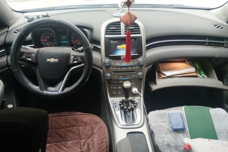 Used Chevrolet Malibu 2012 2.0L Automatic Luxury Edition Center Console