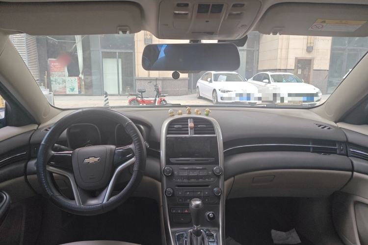 Used Chevrolet Malibu 2012 2.0L Automatic Comfort Edition Center Console