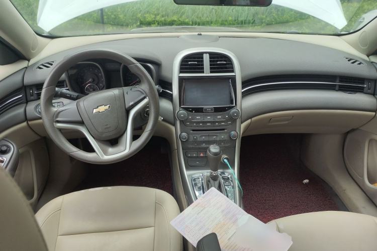 Used Chevrolet Malibu 2012 2.0L Automatic Comfort Edition Center Console