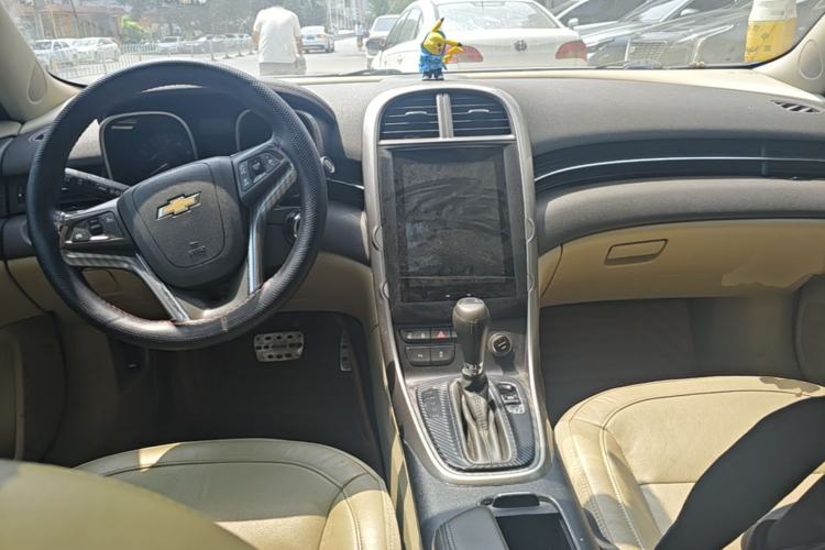 Used Chevrolet Malibu 2012 2.0L Automatic Luxury Edition Center Console