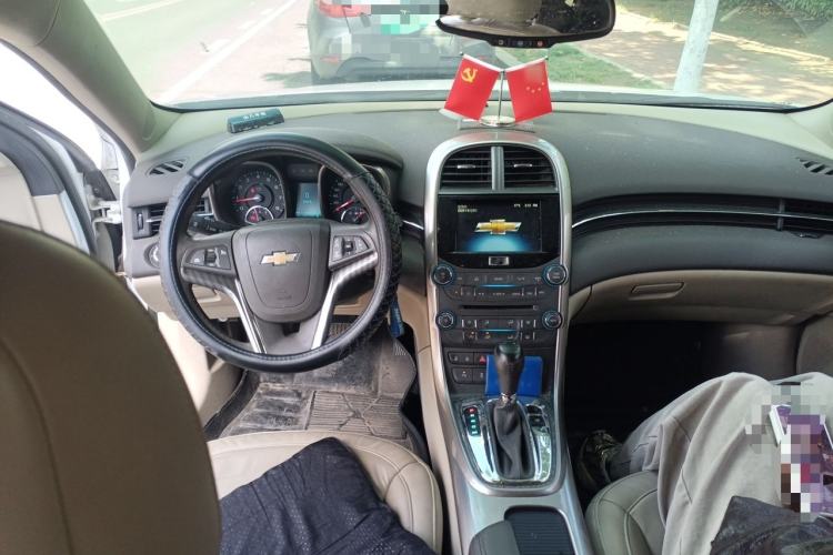 Used Chevrolet Malibu 2012 2.0L Automatic Luxury Edition Center Console