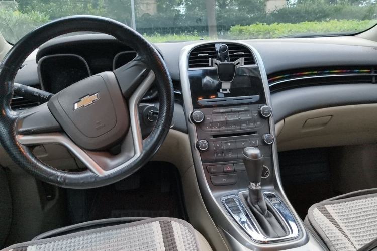 Used Chevrolet Malibu 2012 2.0L Automatic Comfort Edition Center Console
