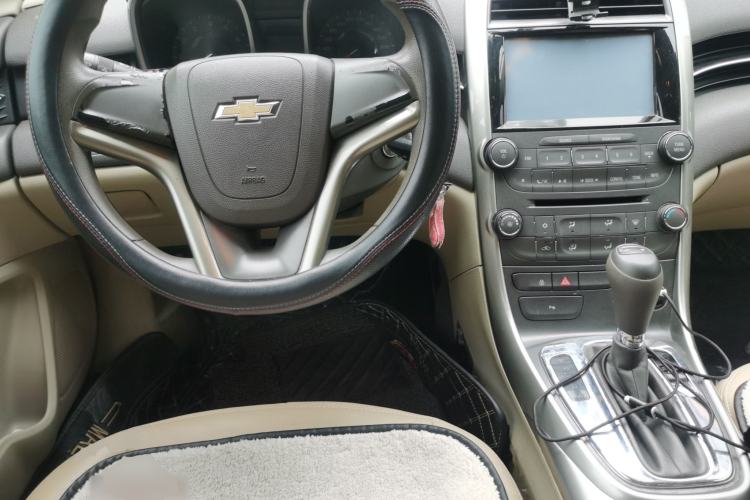 Used Chevrolet Malibu 2012 2.0L Automatic Comfort Edition Center Console