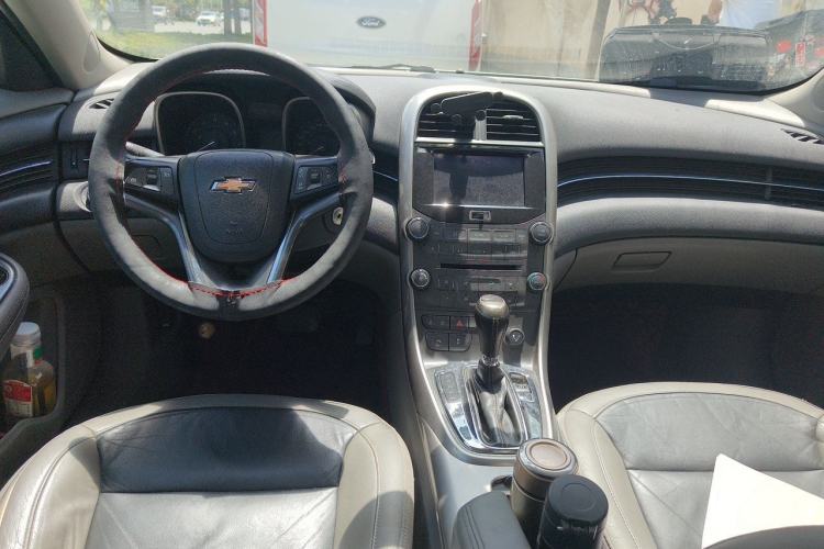 Used Chevrolet Malibu 2012 2.0L Automatic Luxury Edition Center Console