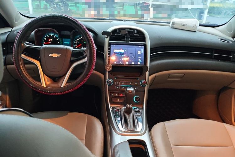 Used Chevrolet Malibu 2012 2.0L Automatic Comfort Edition Center Console