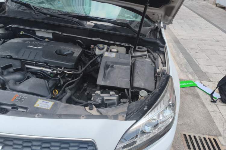 Used Chevrolet Malibu 2012 2.0L Automatic Luxury Edition Engine Bay Left