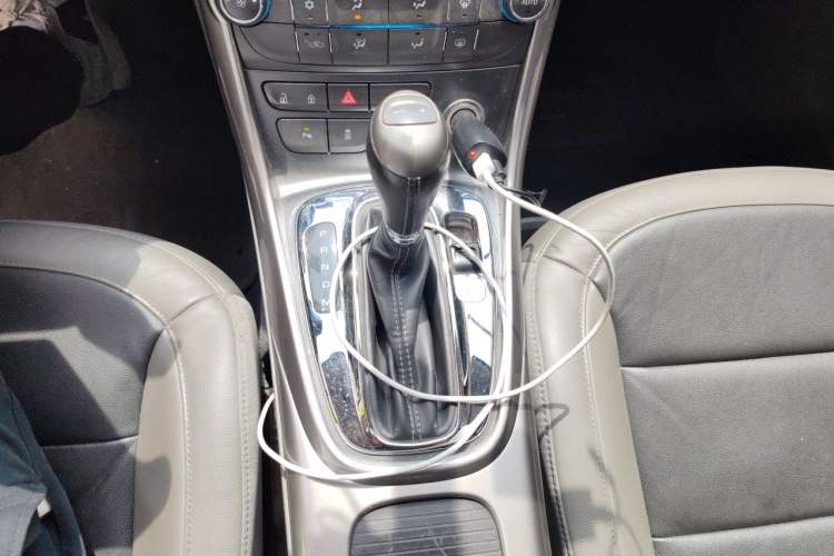 Used Chevrolet Malibu 2012 2.4L Automatic Luxury Edition Gear Lever
