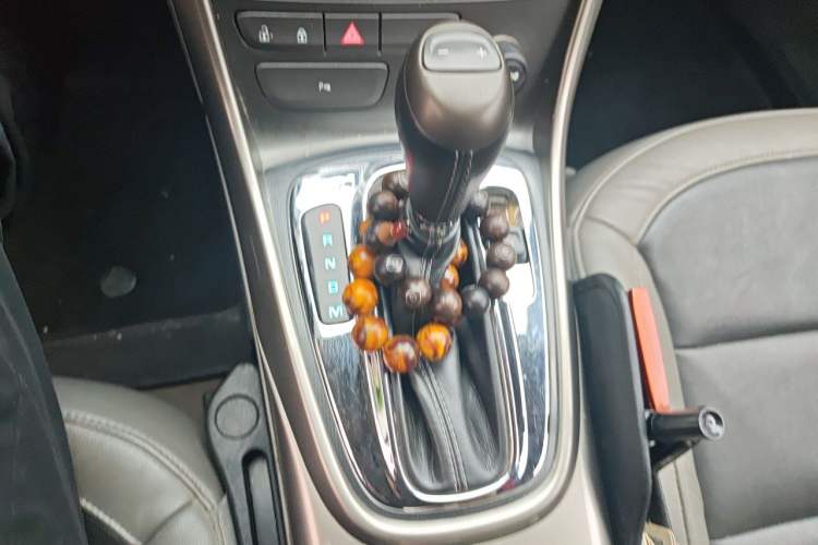 Used Chevrolet Malibu 2012 2.0L Automatic Luxury Edition Gear Lever
