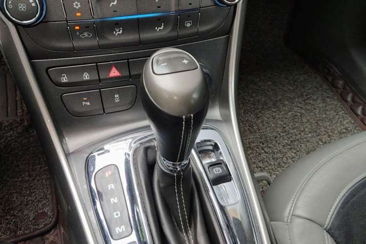 Used Chevrolet Malibu 2012 2.0L Automatic Luxury Edition Gear Lever